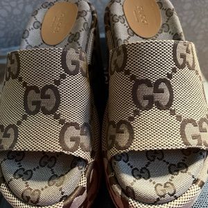 Gucci wedge never worn
